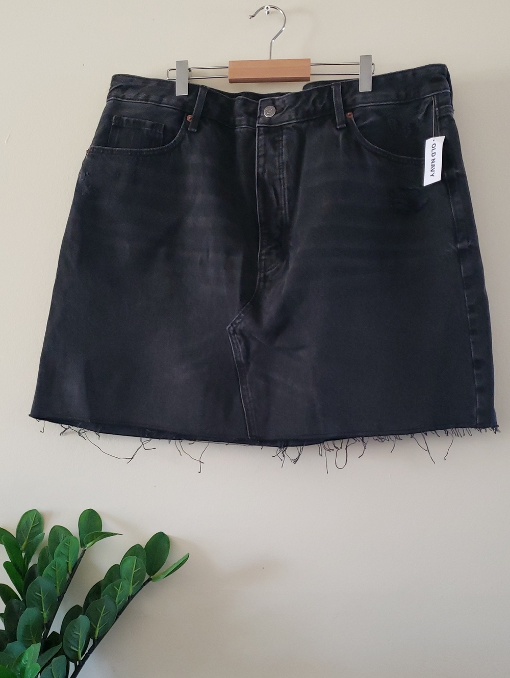 Old Navy BNWT Plus - A Line  Distressed Raw Hem High Rise Denim Skirt - Size 18